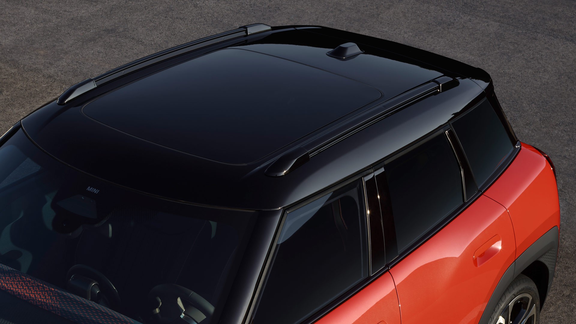 MINI Aceman 100% eléctrico - espacio y versatilidad - techo